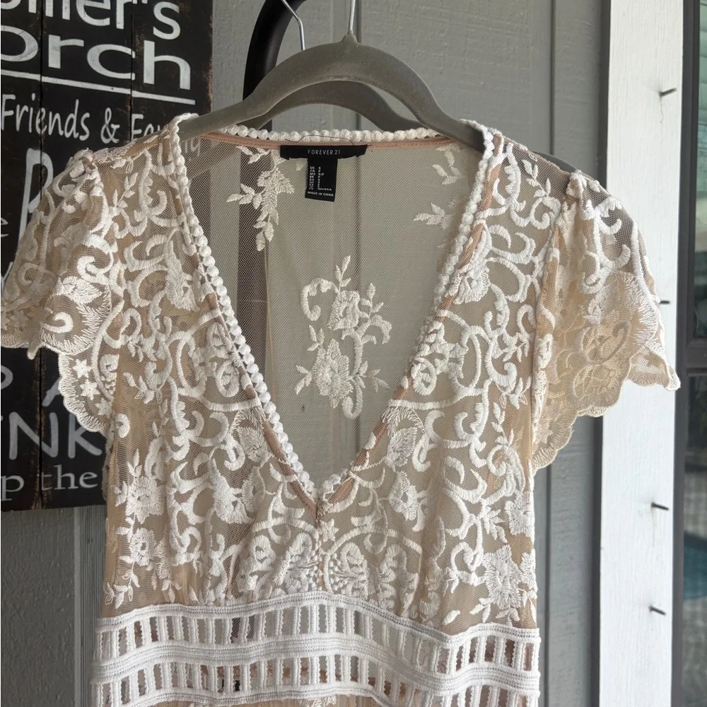 NWOT, Forever 21 Tan Pink Flutter Sleeve V-Neck Mesh Embroidered Gown - Picture 6 of 9